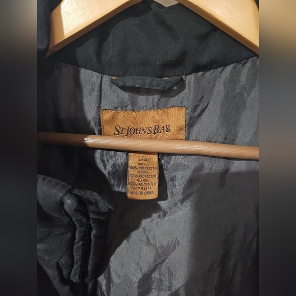 St. John's Bay Men's Quilted Vest. Size Large. - Picture 4 of 8